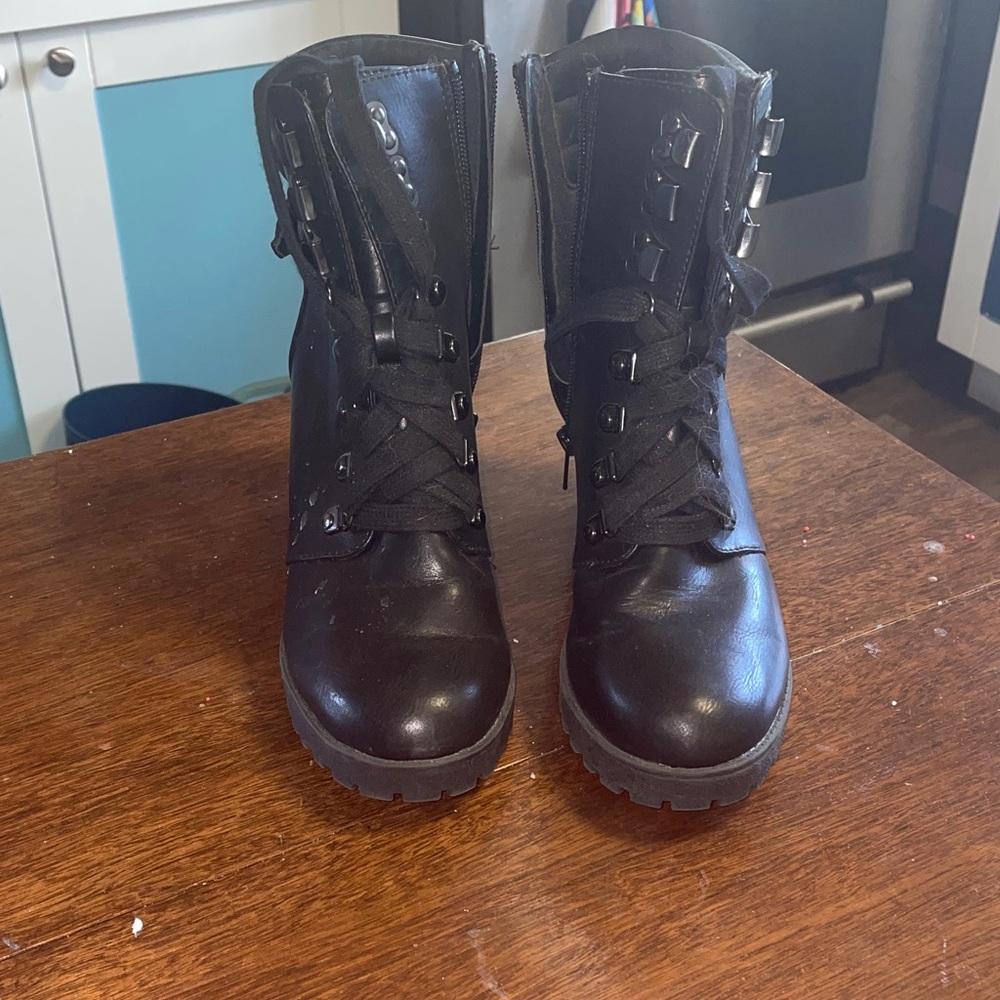 MIA Black Chunky Heel Combat Booties Sz 8 – Like New